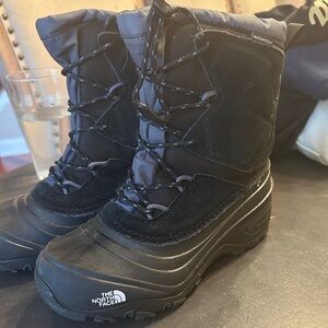 THE NORTH FACE Youth Alpenglow V Waterproof Boots size 3